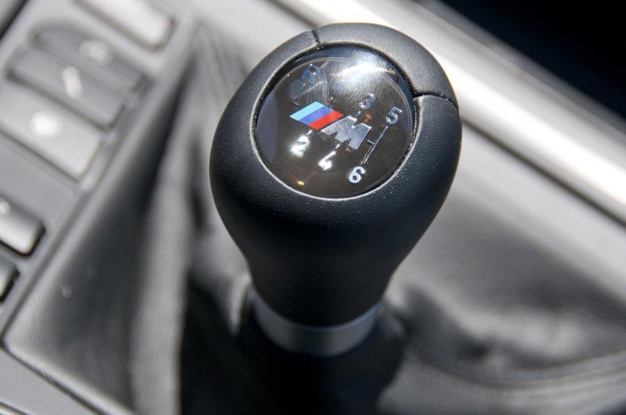 Детали интерьера BMW M5 (F10) 2013 года  (NA) (фото 23 из 45)